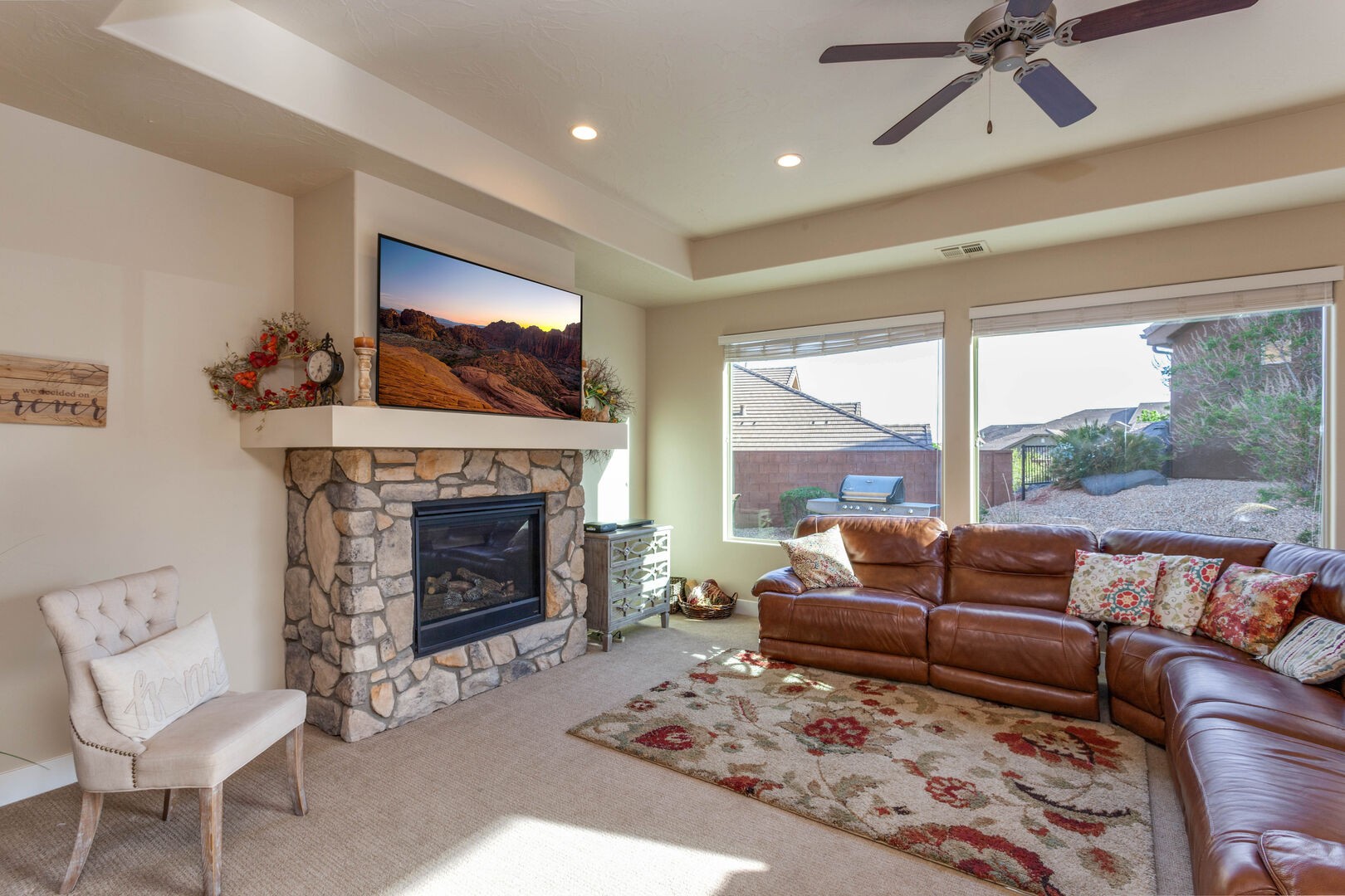 Red Sands Vacations / Vacation rentals / Southern Utah Vacation Rentals/ Coral Ridge living room