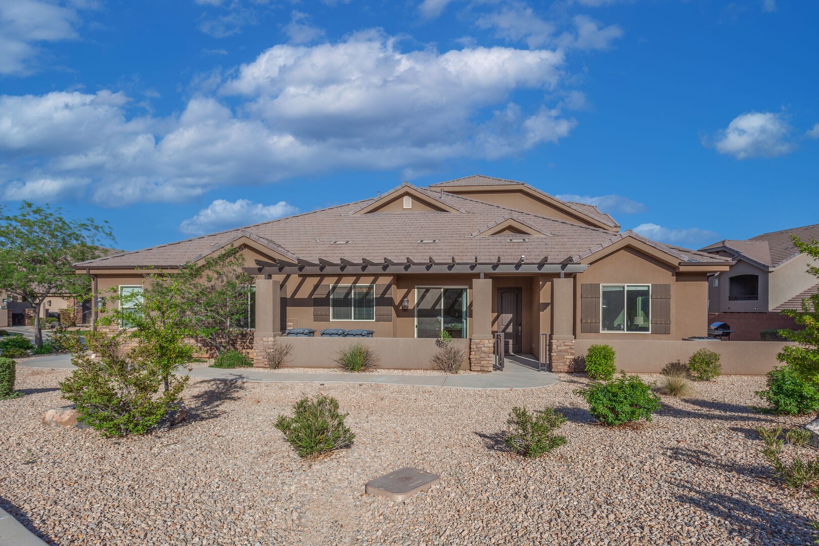 Red Sands Vacations / Vacation rentals / Southern Utah Vacation Rentals/ Coral Ridge front of home