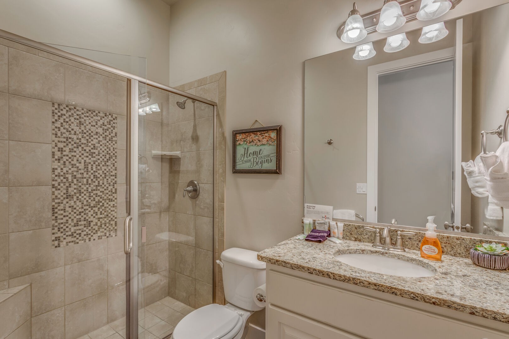 Red Sands Vacations / Vacation rentals / Southern Utah Vacation Rentals/ Coral Ridge bathroom / walk in shower / bathtub