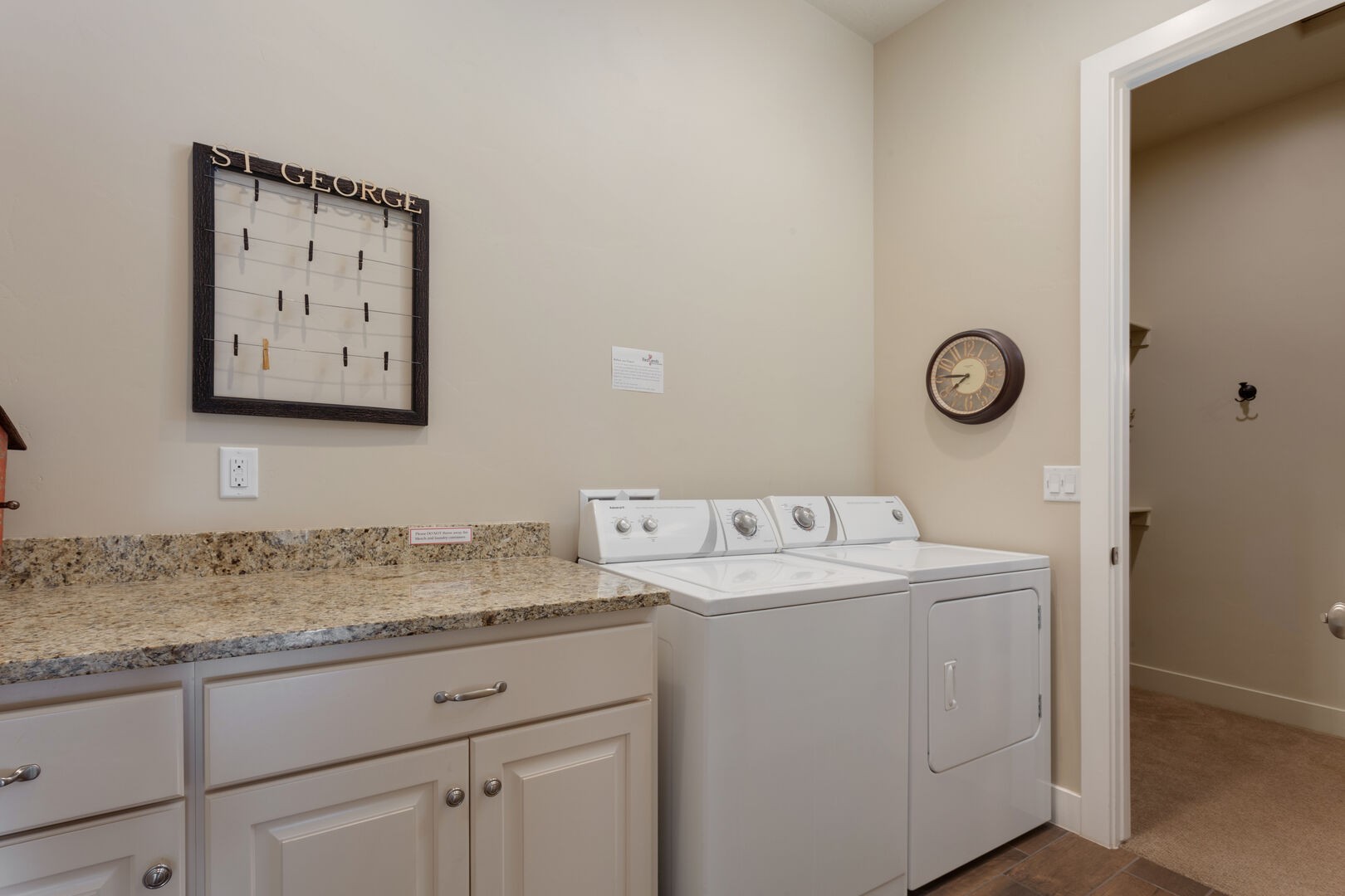 Red Sands Vacations / Vacation rentals / Southern Utah Vacation Rentals/ Coral Ridge laundry room