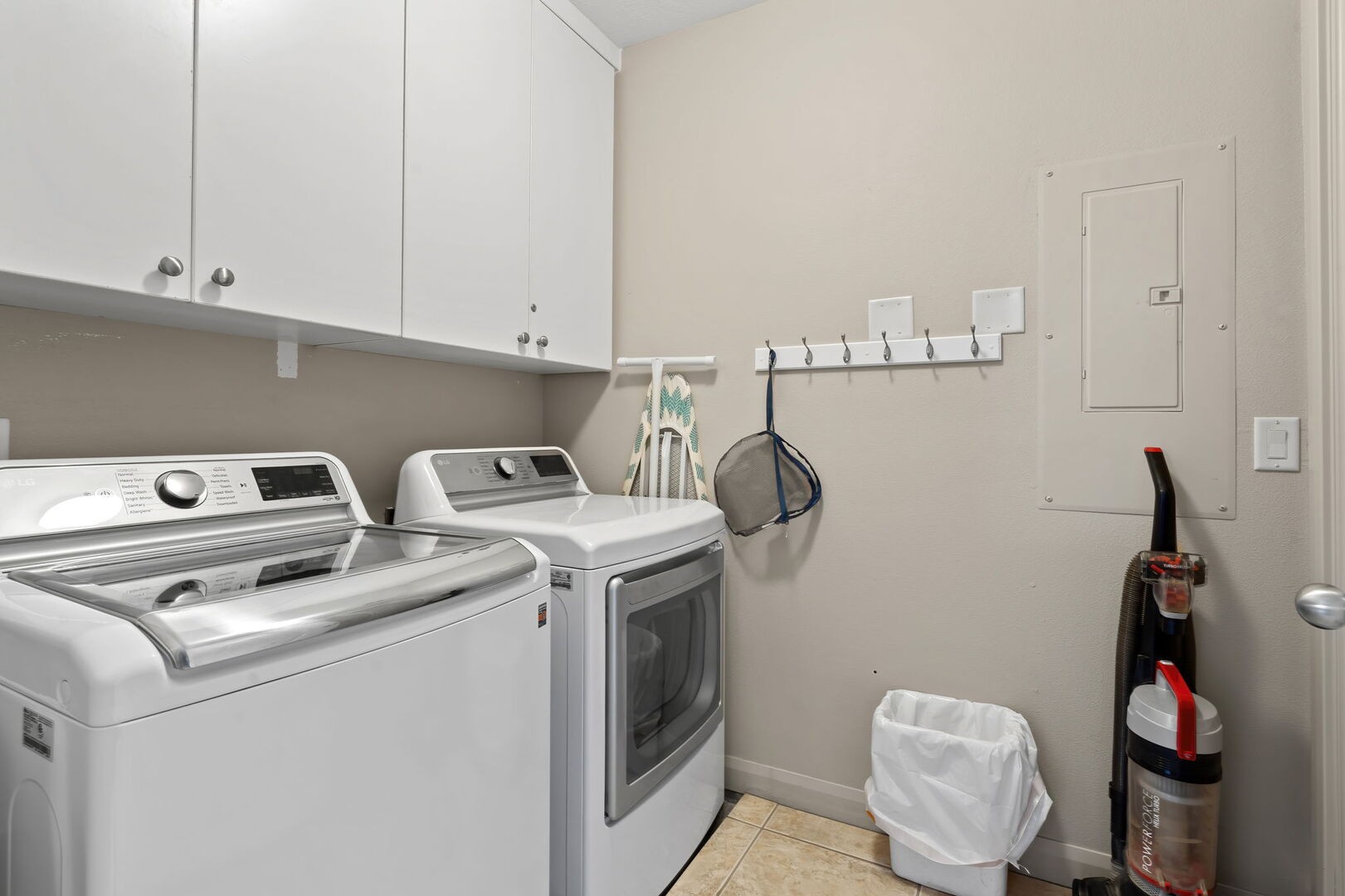 Laundry room with new appliances (2023).